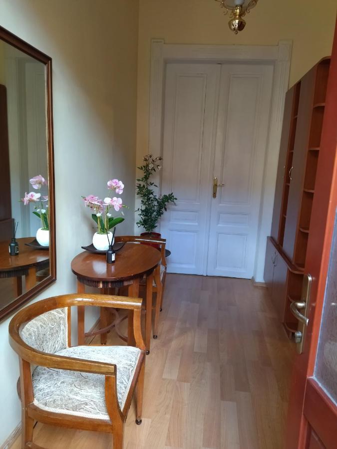 Appartement Ara Modern Apartament à Oradea Extérieur photo