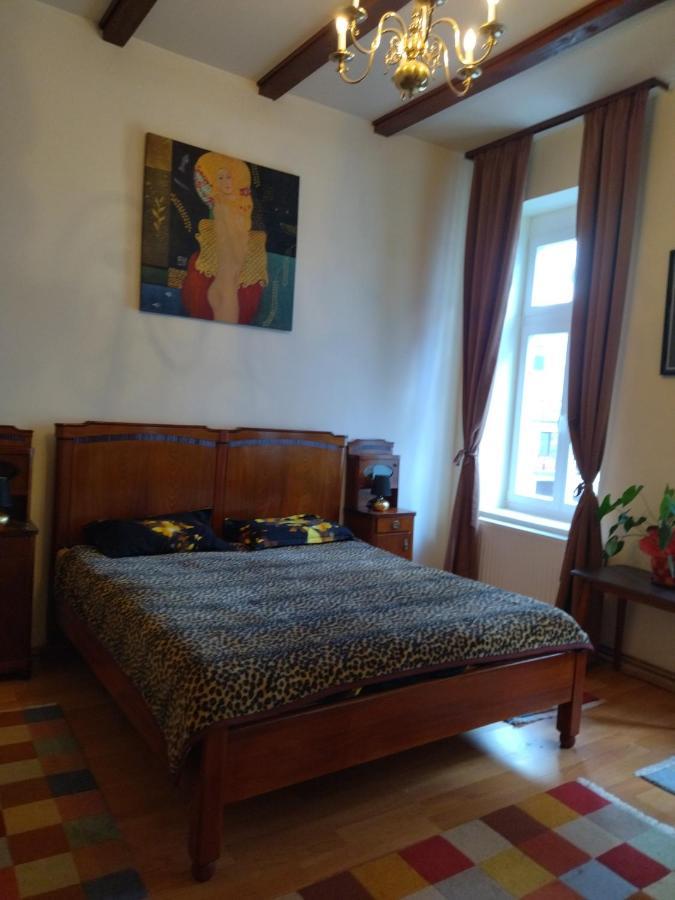 Appartement Ara Modern Apartament à Oradea Extérieur photo
