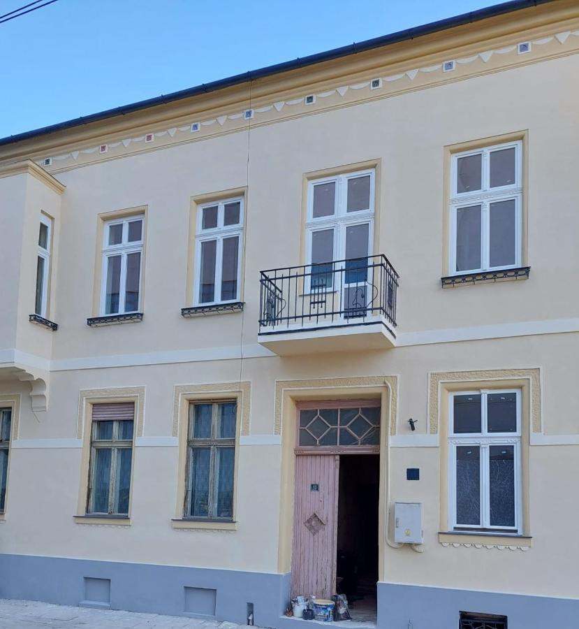 Appartement Ara Modern Apartament à Oradea Extérieur photo